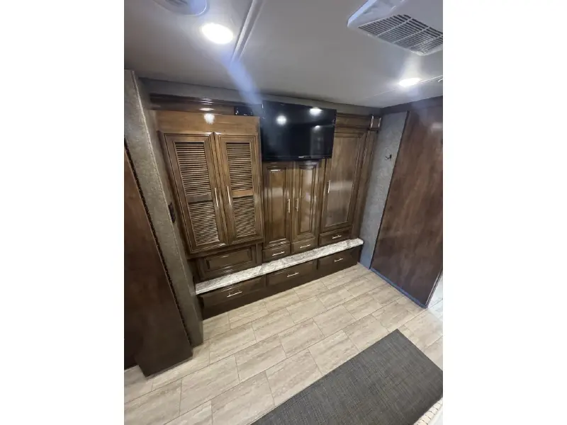 2019 THOR MOTOR COACH CHALLENGER 37TB BUNKHOUSE