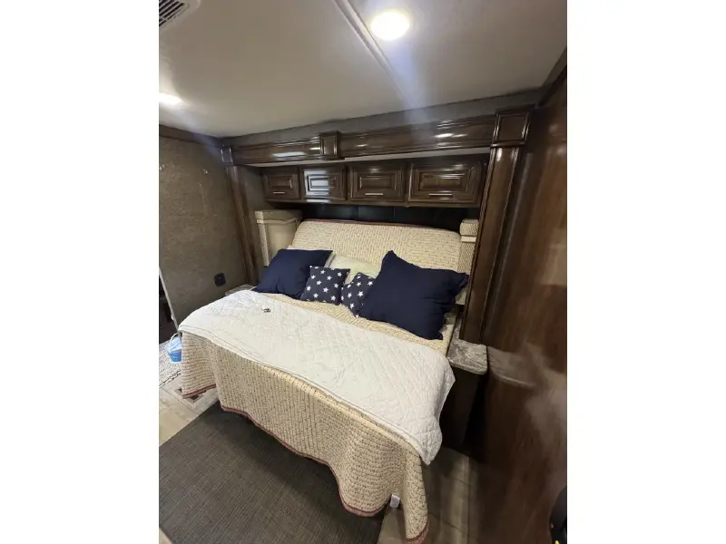 2019 THOR MOTOR COACH CHALLENGER 37TB BUNKHOUSE