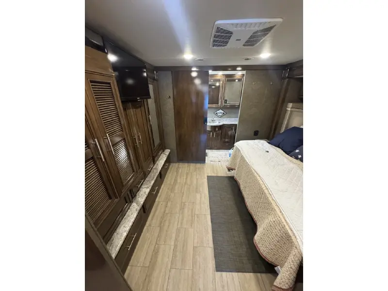 2019 THOR MOTOR COACH CHALLENGER 37TB BUNKHOUSE