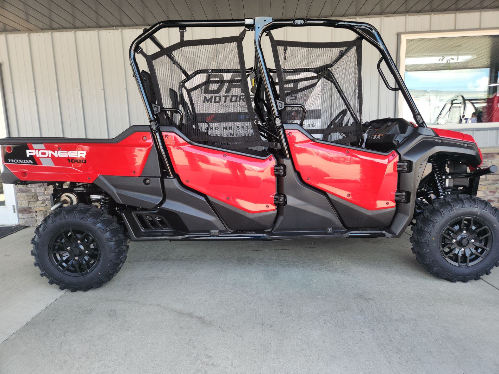2025 Honda Pioneer 1000-6 Deluxe Crew in delano MN