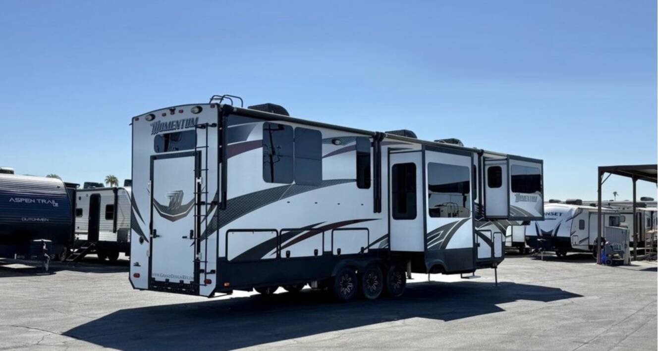A photo of this 2016 Grand Design Momentum 376TH