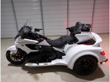 Heavyweight Baggers Are Making Waves In The Motorcycle World image