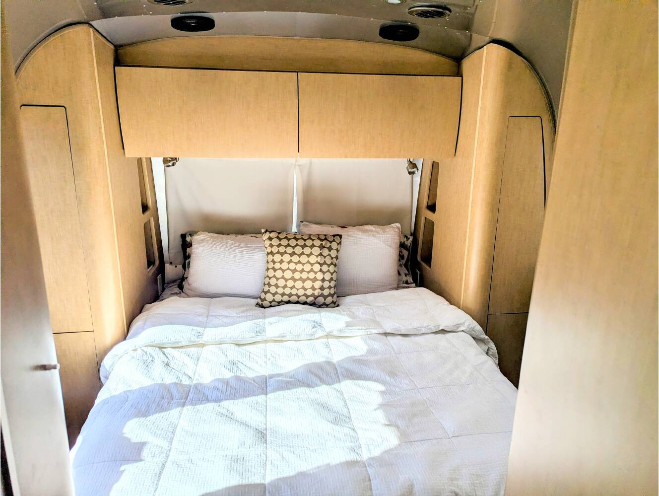 A photo of this 2016 Airstream FLYING CLOUD 30RB