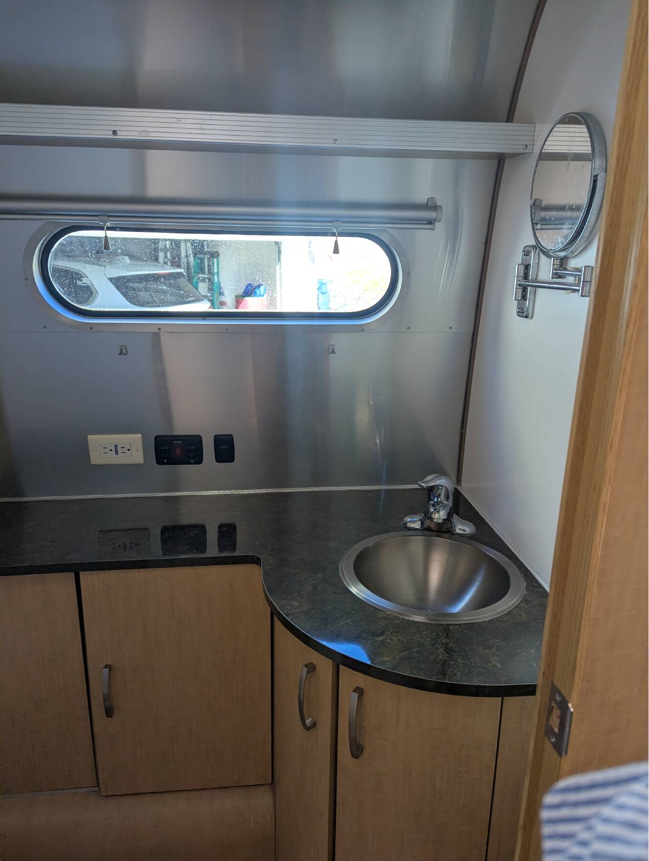 A photo of this 2016 Airstream FLYING CLOUD 30RB