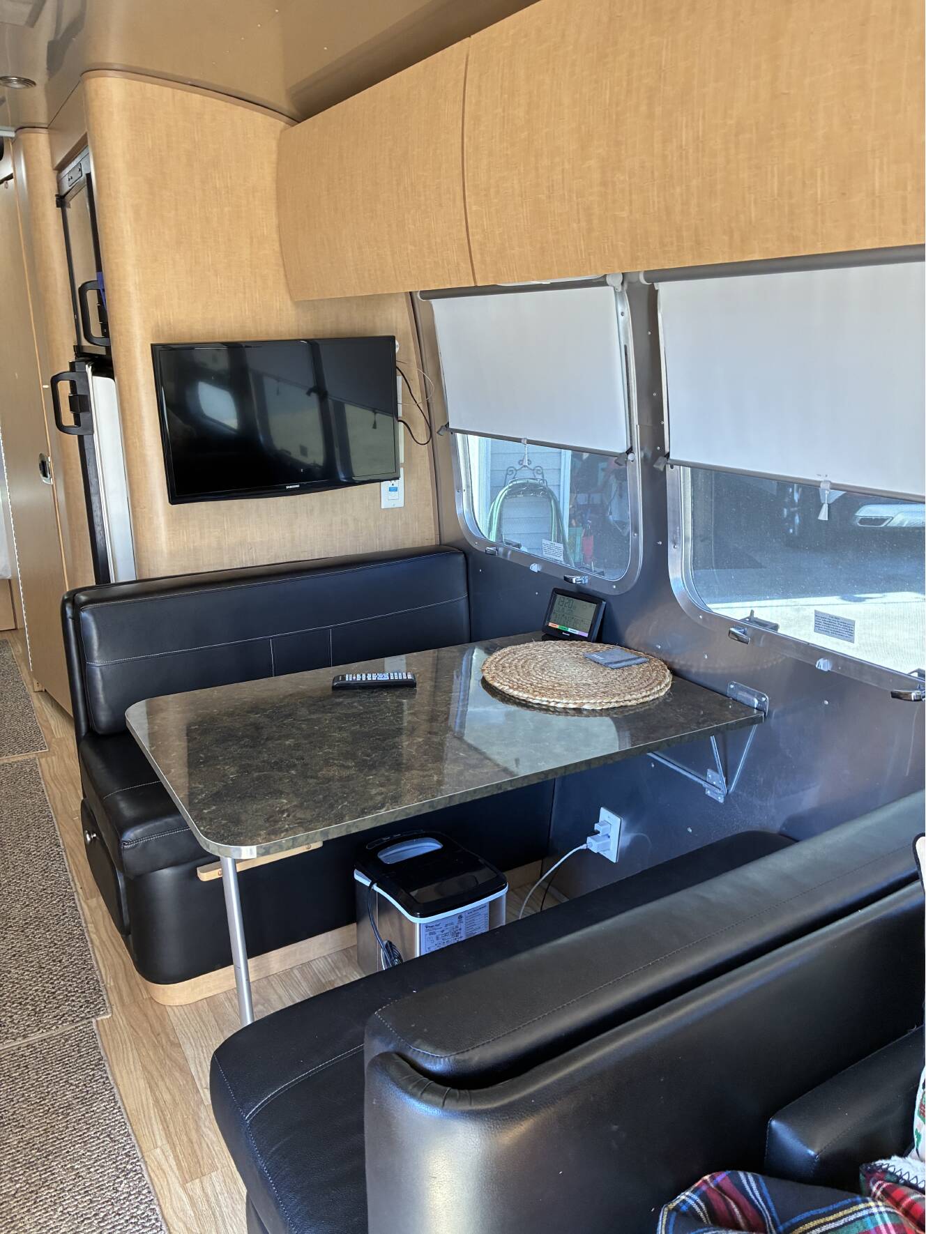 A photo of this 2016 Airstream FLYING CLOUD 30RB