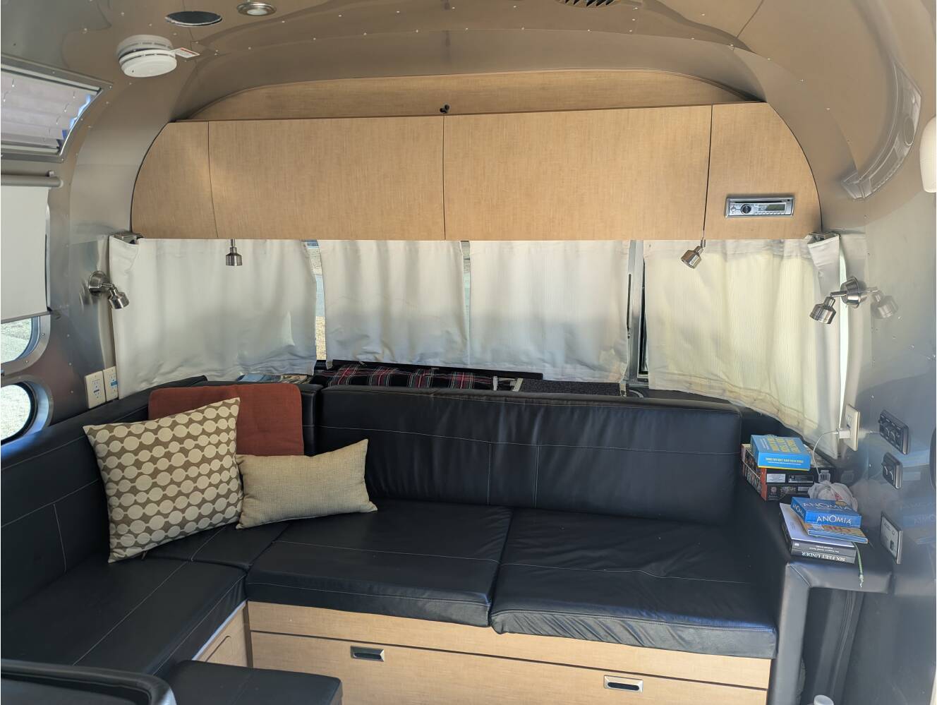 A photo of this 2016 Airstream FLYING CLOUD 30RB