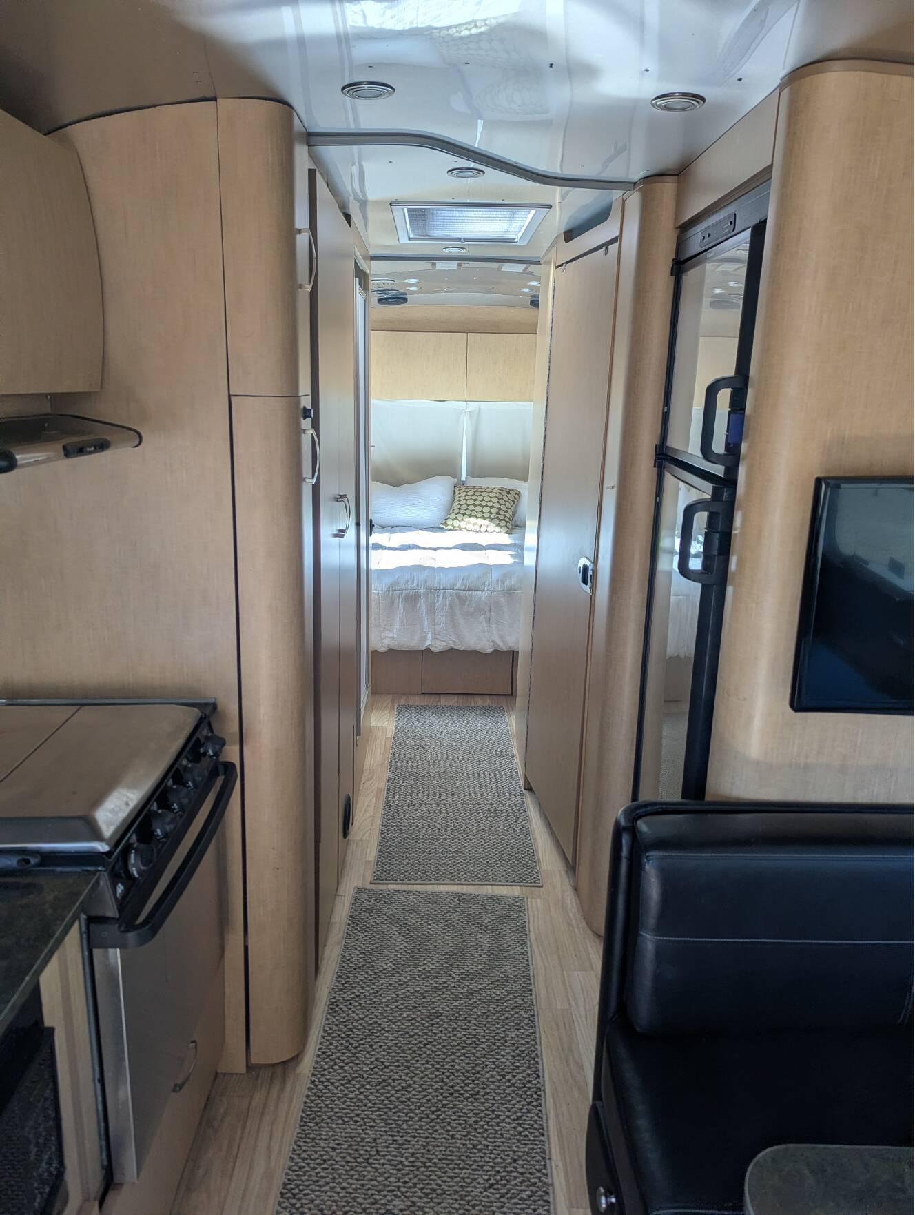 A photo of this 2016 Airstream FLYING CLOUD 30RB