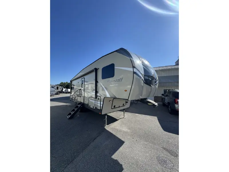 2021 FOREST RIVER FLAGSTAFF 528RKS