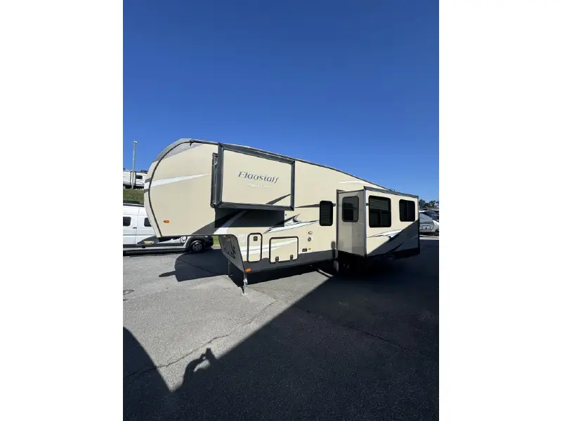 2021 FOREST RIVER FLAGSTAFF 528RKS