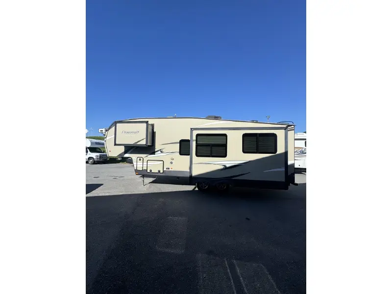2021 FOREST RIVER FLAGSTAFF 528RKS