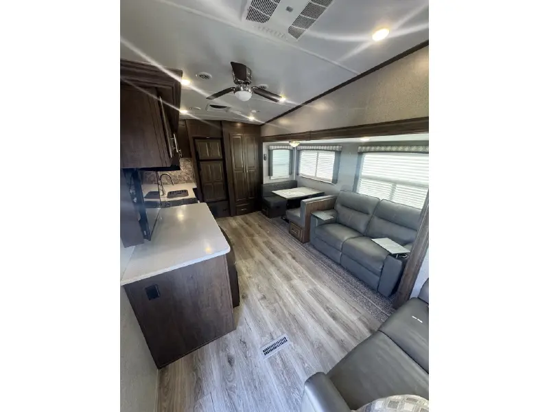 2021 FOREST RIVER FLAGSTAFF 528RKS