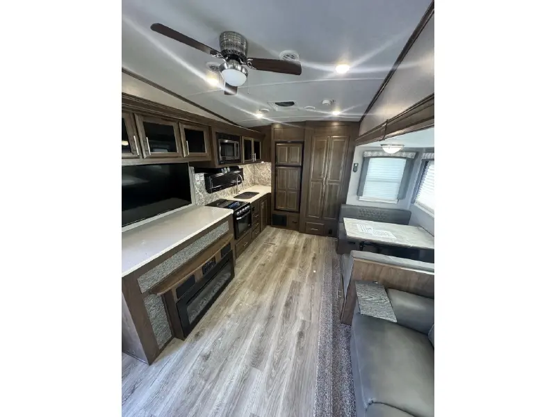 2021 FOREST RIVER FLAGSTAFF 528RKS