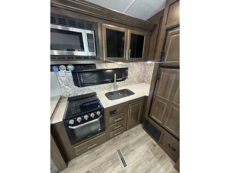 2021 FOREST RIVER FLAGSTAFF 528RKS