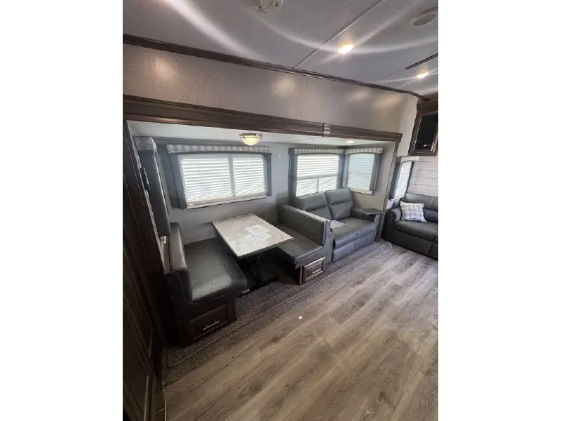 2021 FOREST RIVER FLAGSTAFF 528RKS
