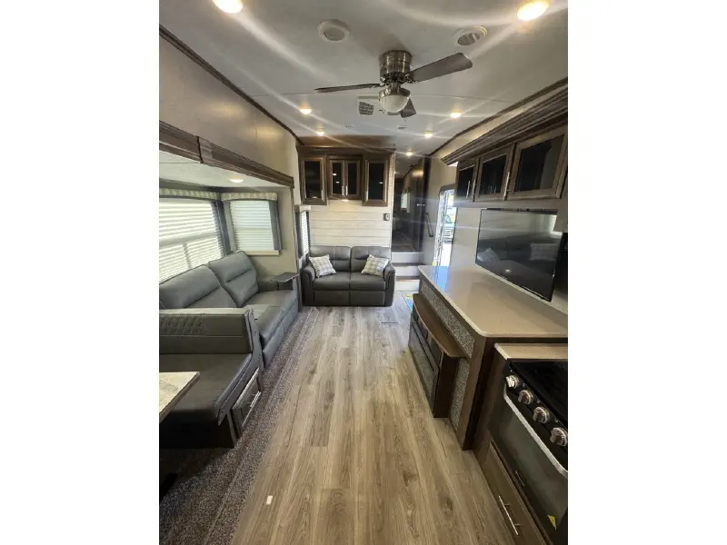 2021 FOREST RIVER FLAGSTAFF 528RKS