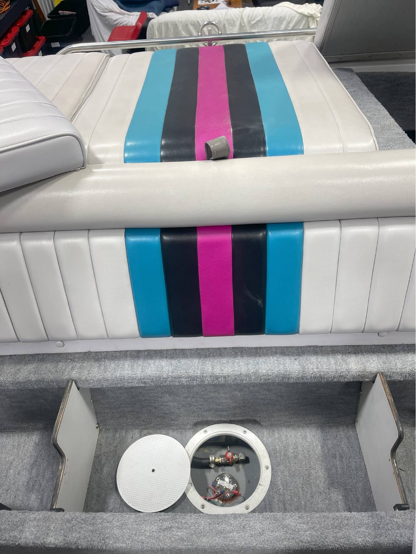 A photo of this 1989 Donzi R 23 RAGAZZA