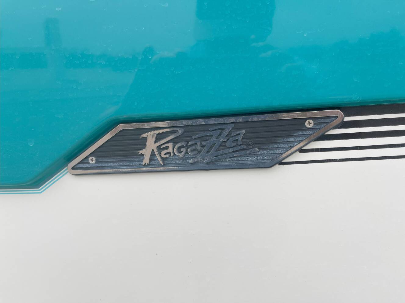 A photo of this 1989 Donzi R 23 RAGAZZA