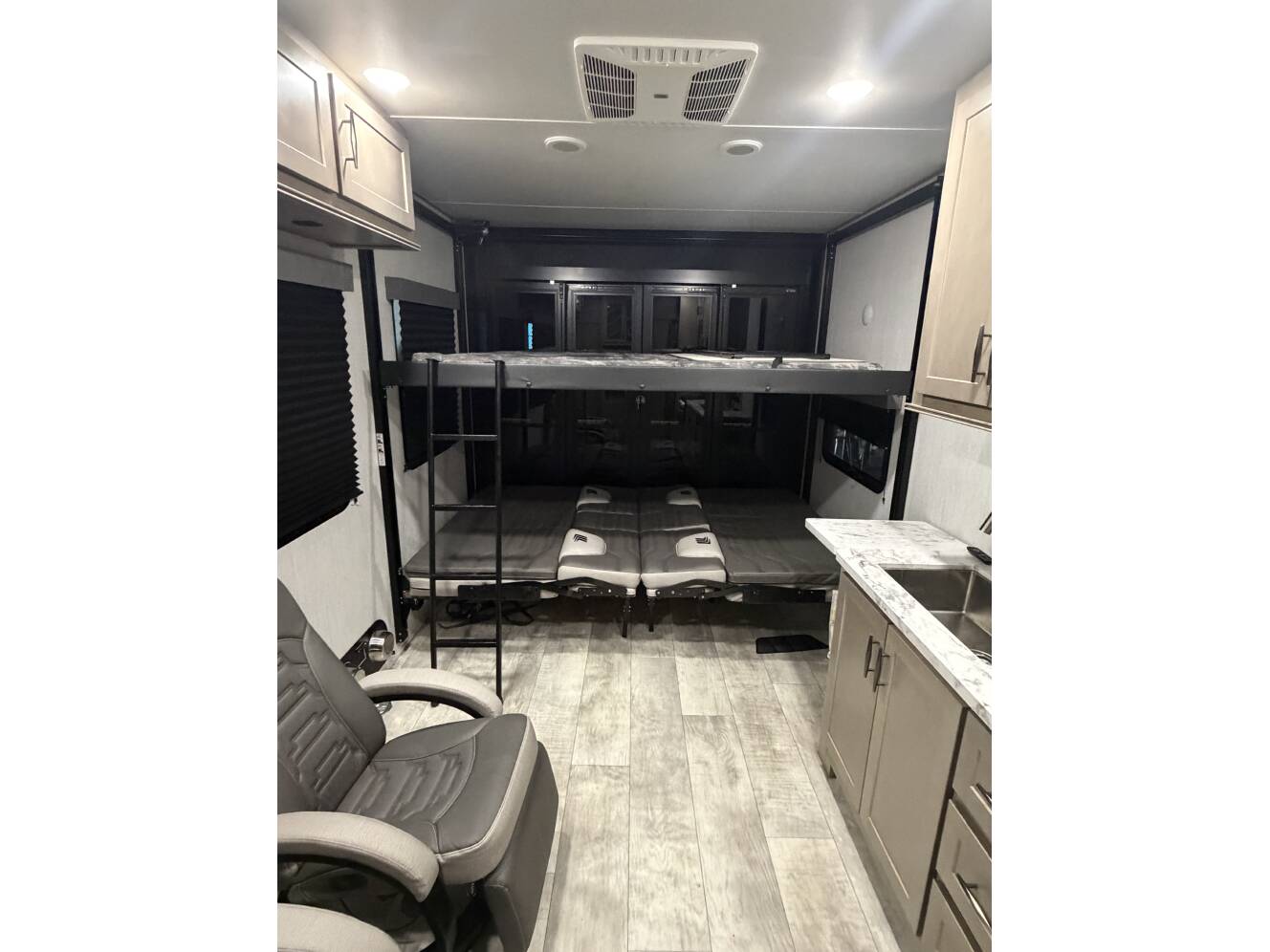 A photo of this 2023 Grand Design MOMENTUM G-CLASS 23G