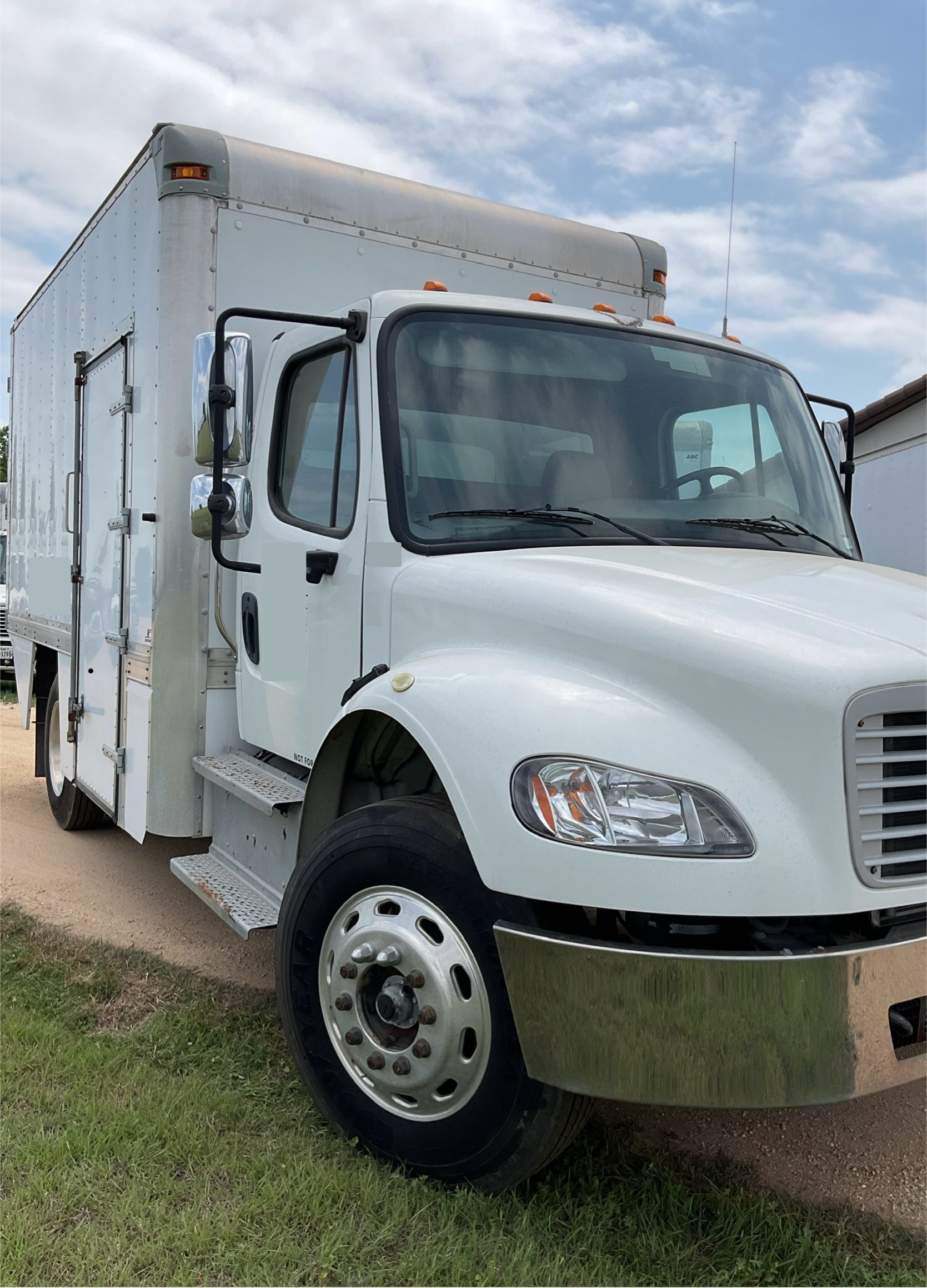 2014 FREIGHTLINER BUSINESS CLASS M2 106 in Pflugerville, TX