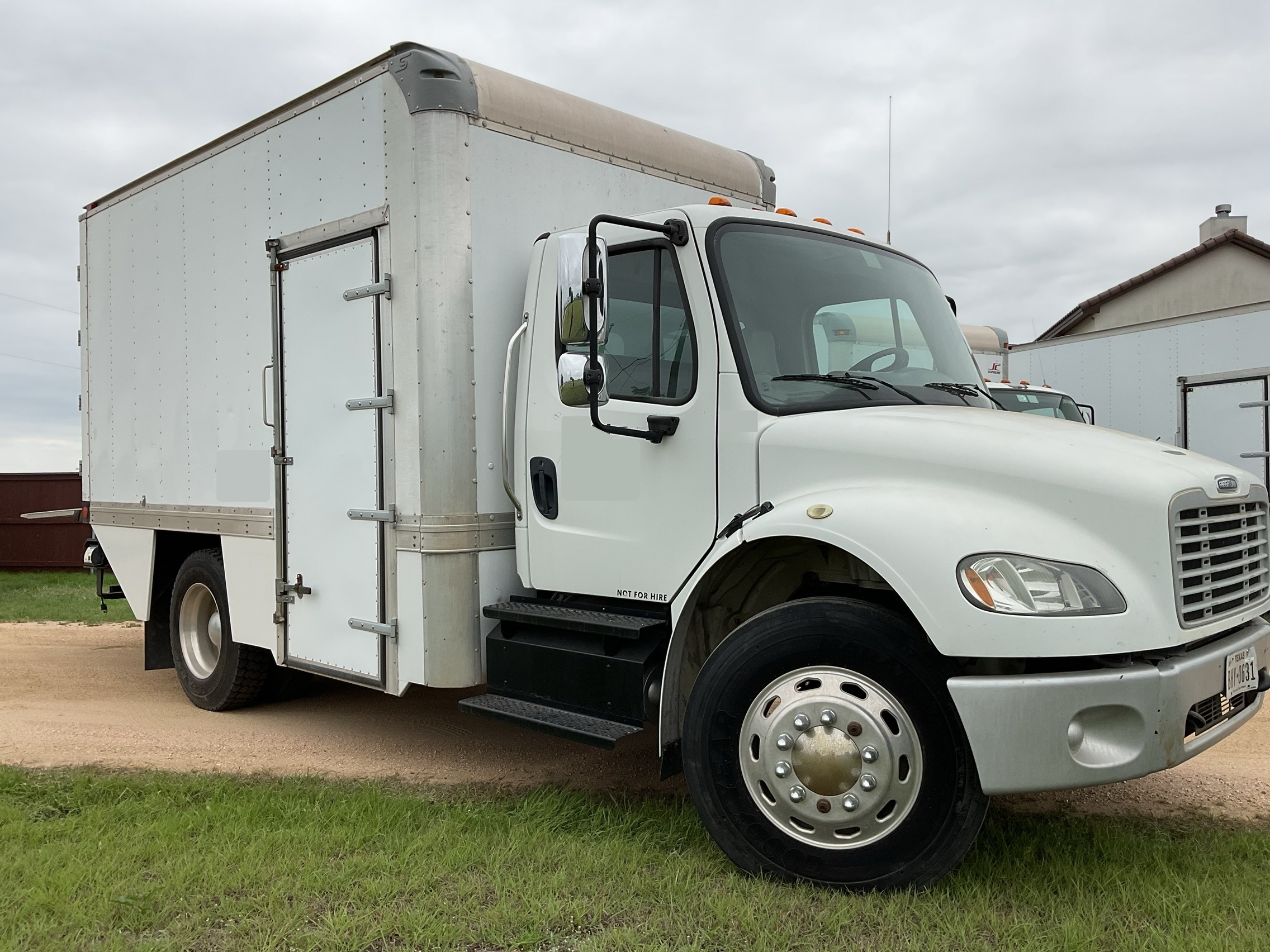2013 FREIGHTLINER BUSINESS CLASS M2 106 in Pflugerville, TX