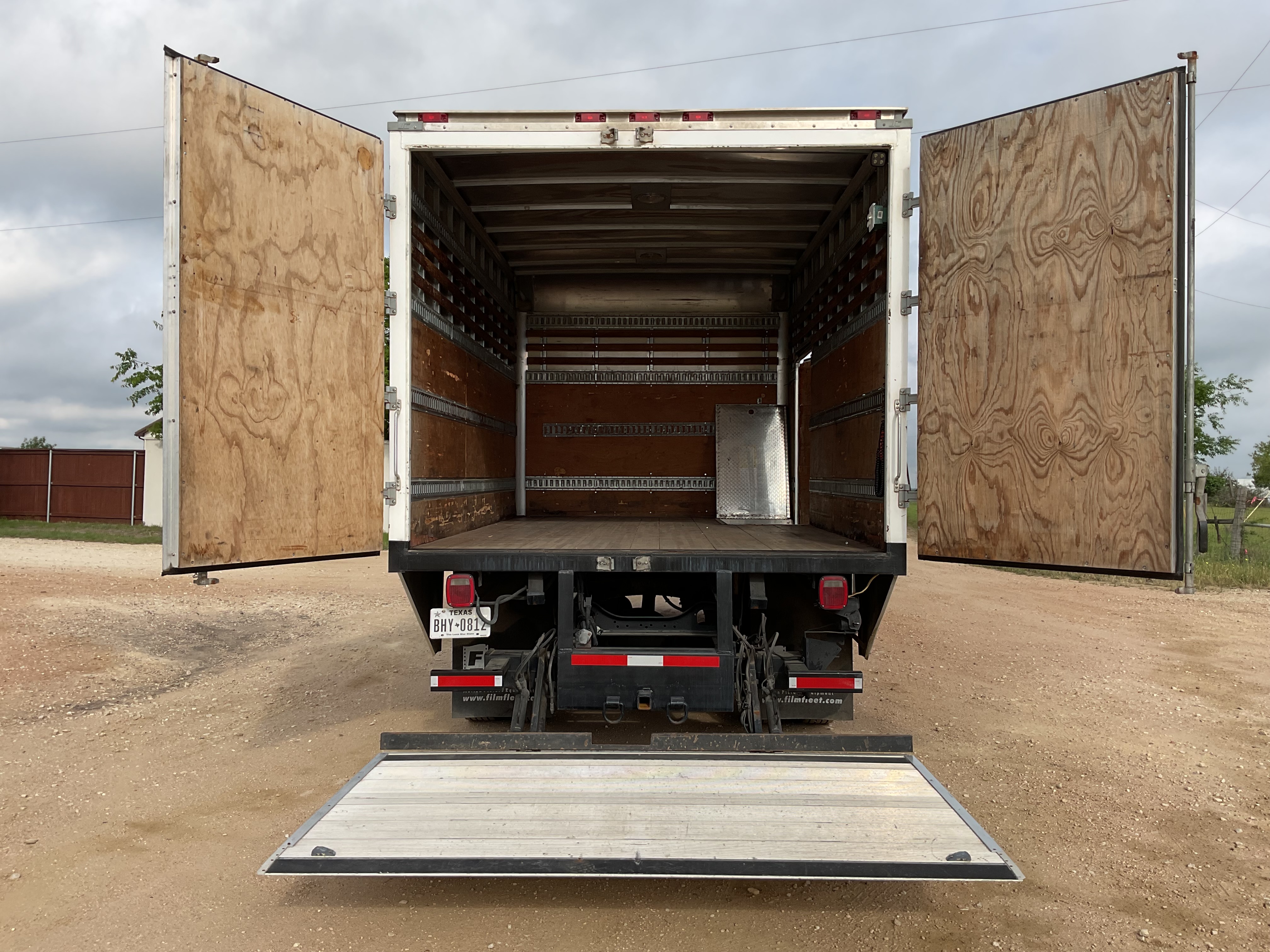 2013 FREIGHTLINER BUSINESS CLASS M2 106 in Pflugerville, TX