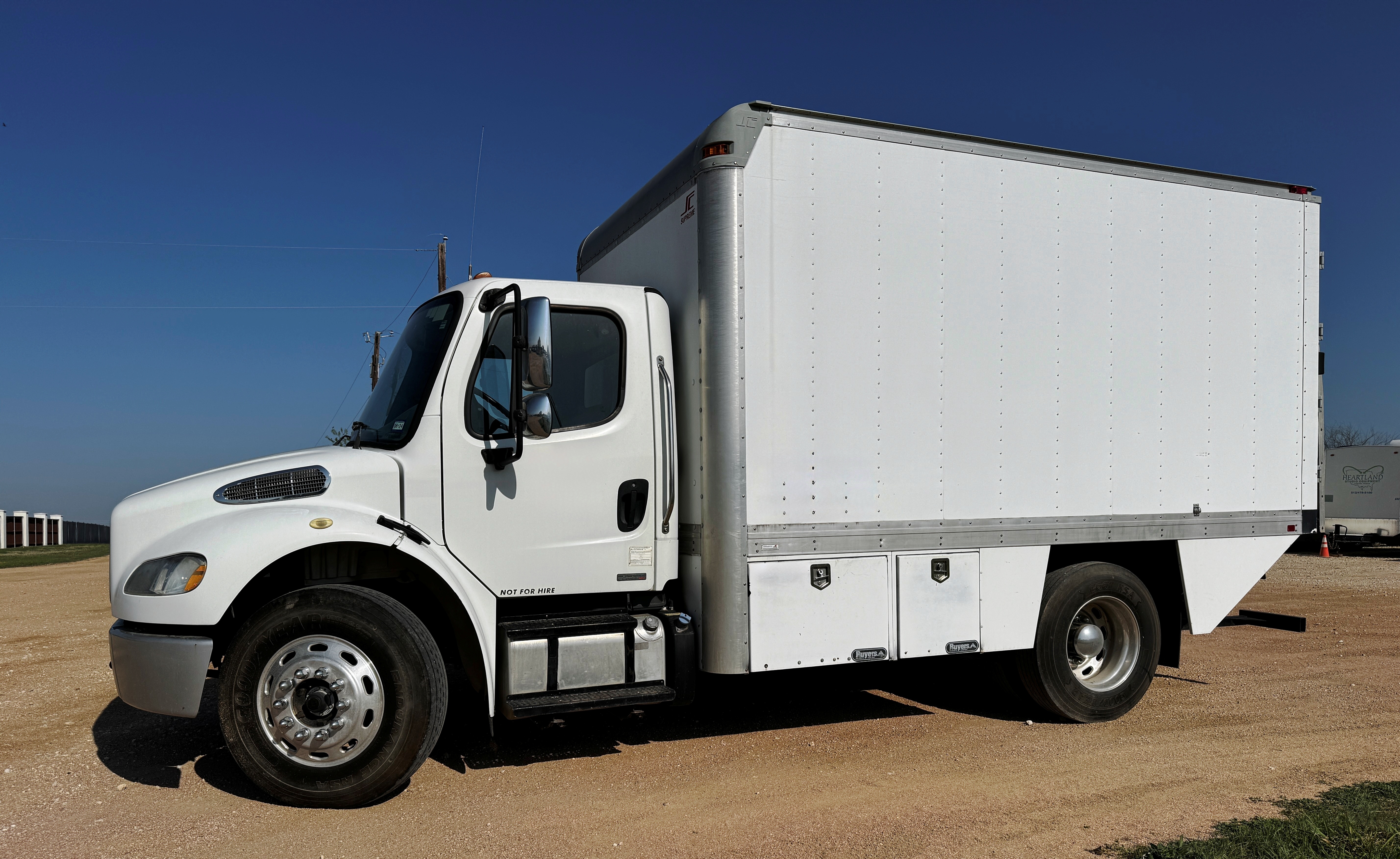 2012 FREIGHTLINER BUSINESS CLASS M2 106 in Pflugerville, TX