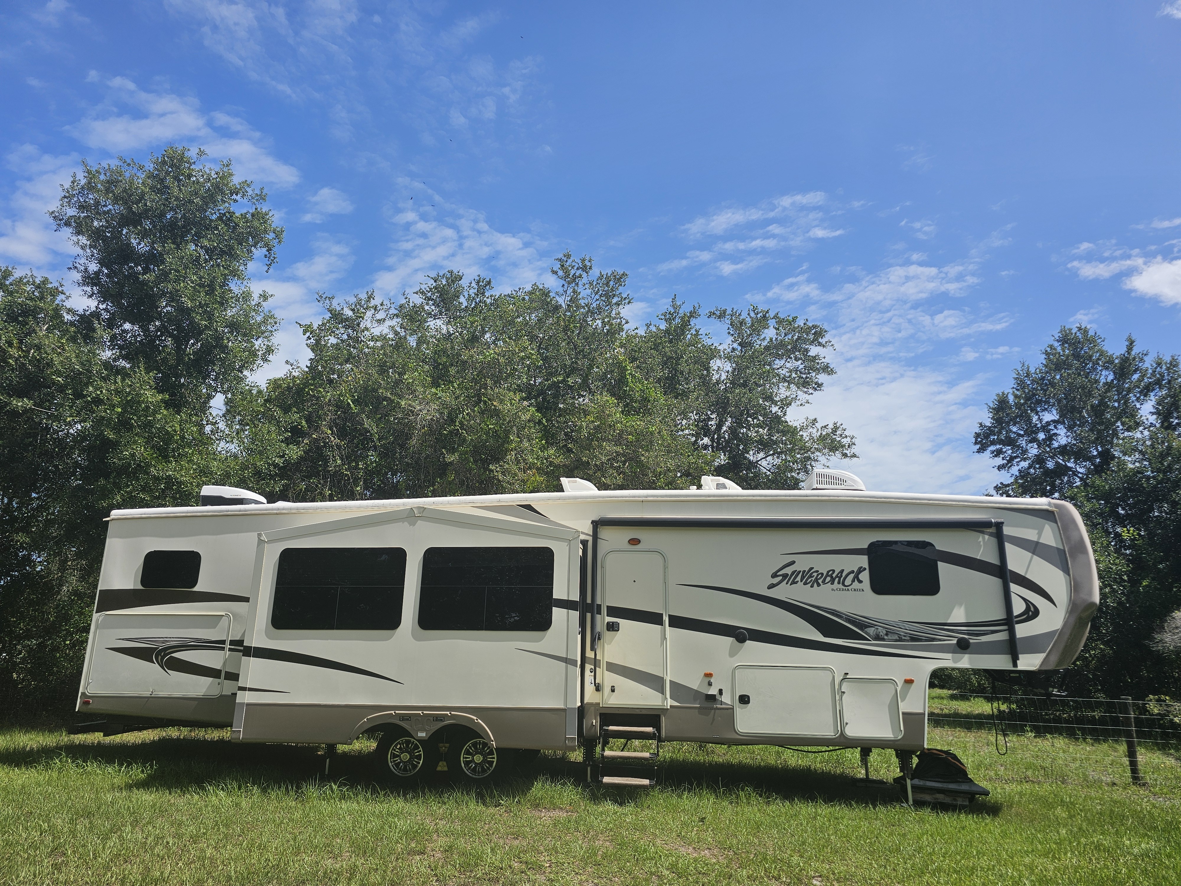 2015 Forest River SILVERBACK 37BH in okeechobee FL