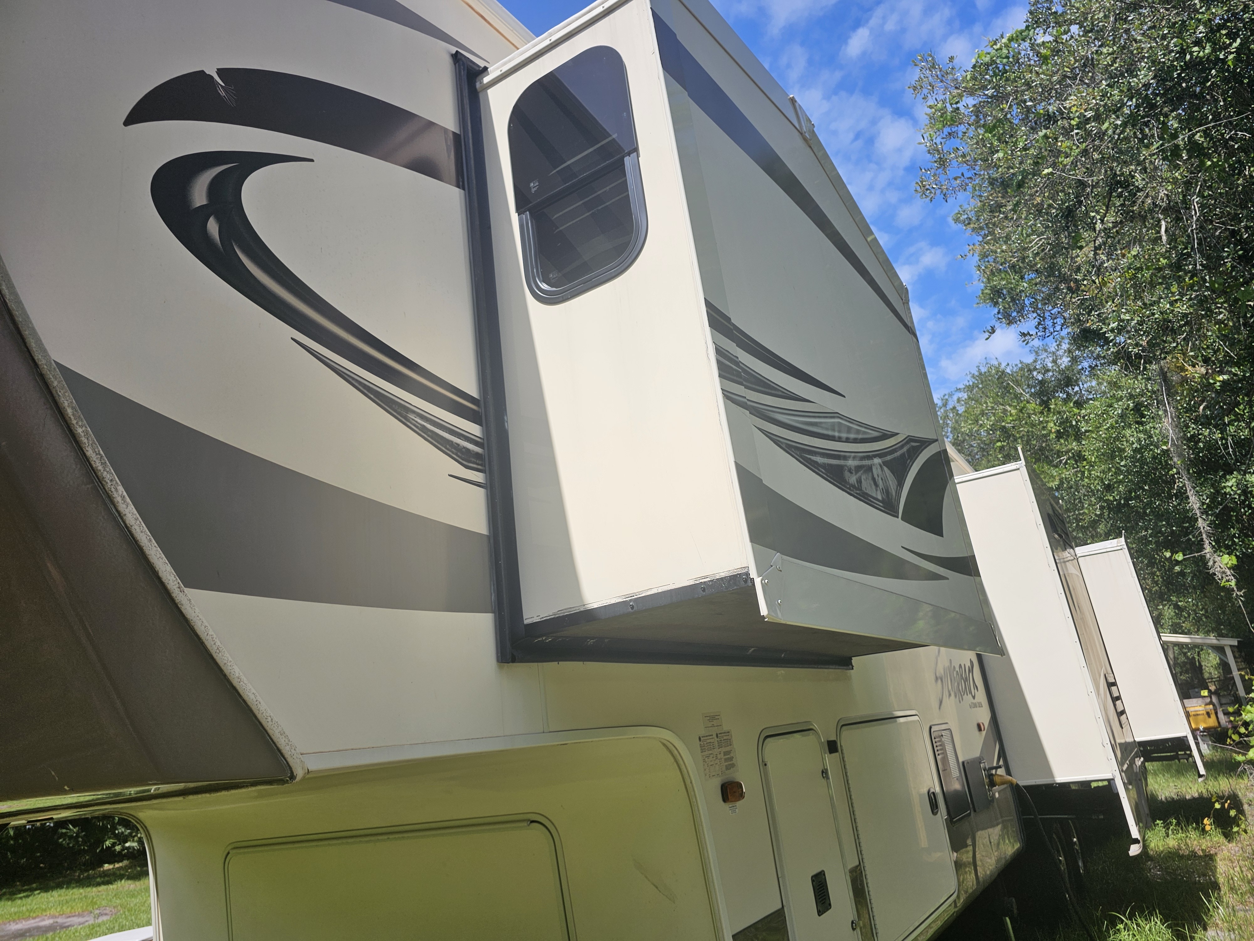 2015 Forest River SILVERBACK 37BH in okeechobee FL