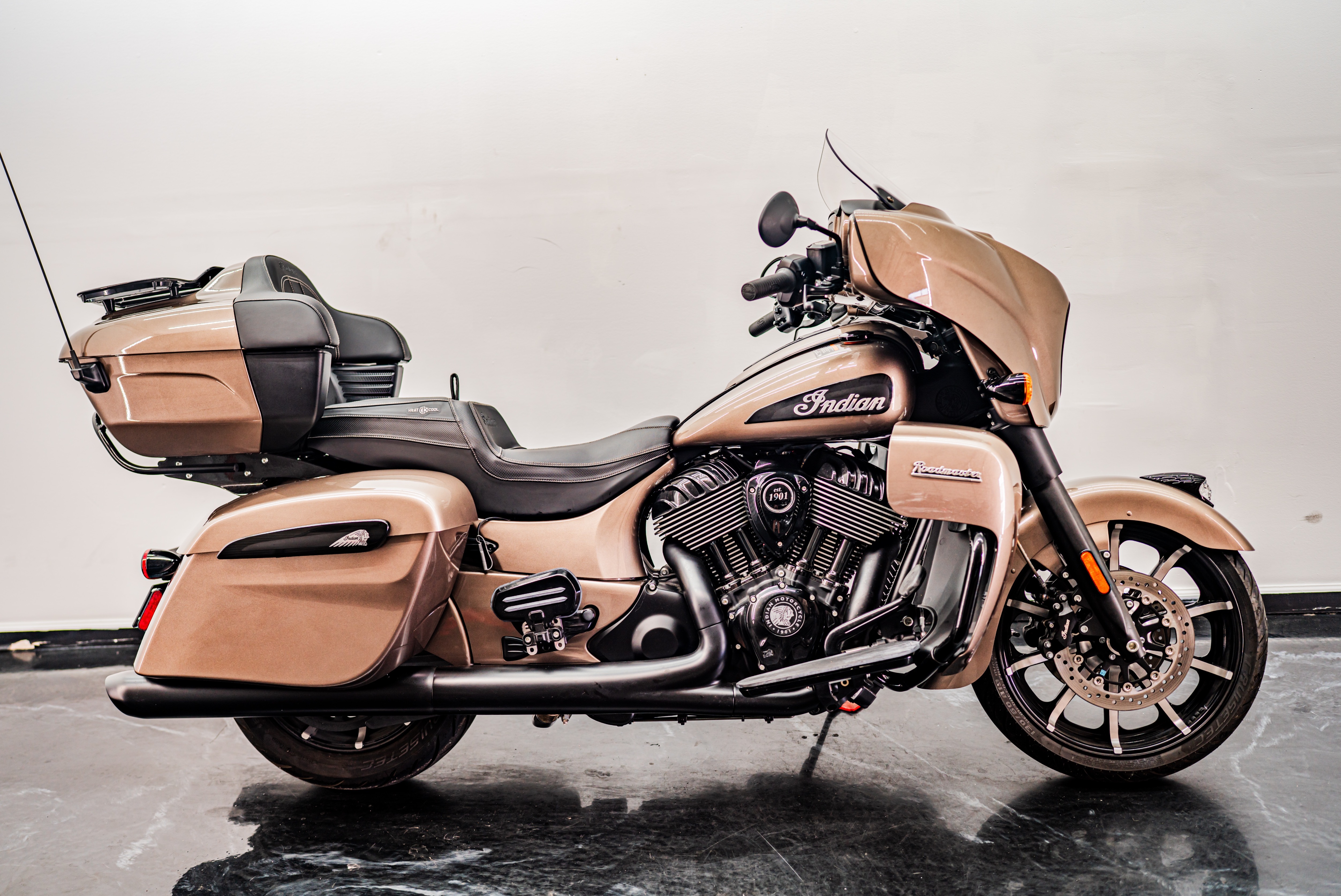2022 Indian Motorcycle Roadmaster® Dark Horse® DARK HORSE in Jacksonville, FL