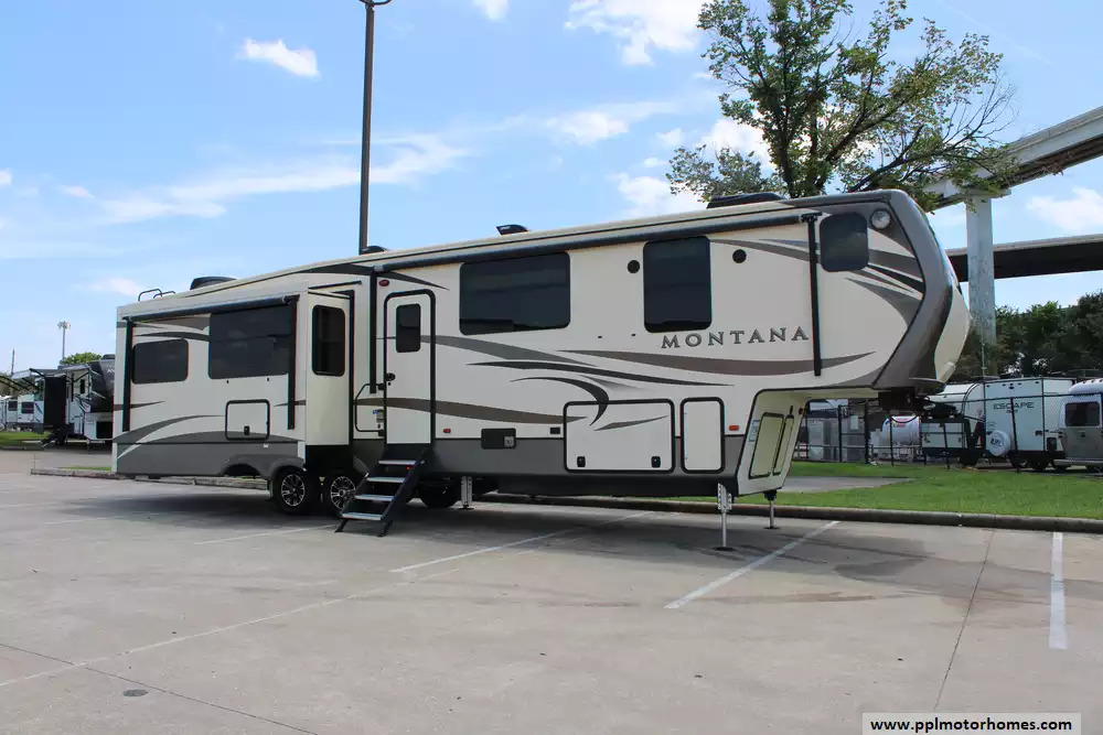2018 Keystone Montana Legacy 3811MS in houston TX