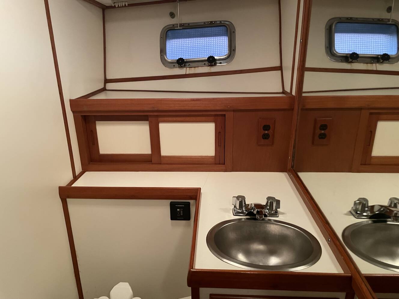 A photo of this 1985 Nova 40 SUNDECK