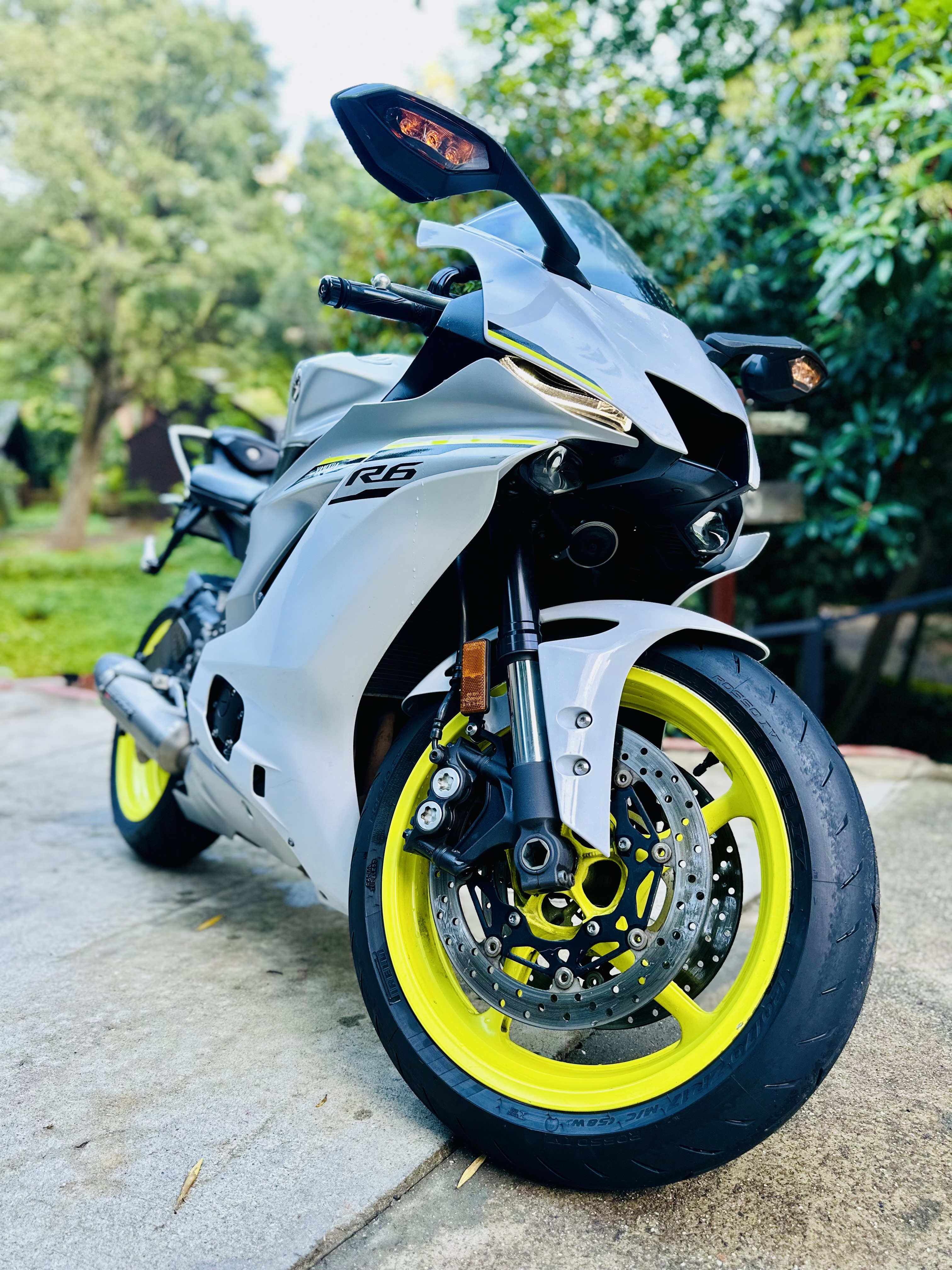2017 Yamaha YZF R6 Sportbike motorcycle
