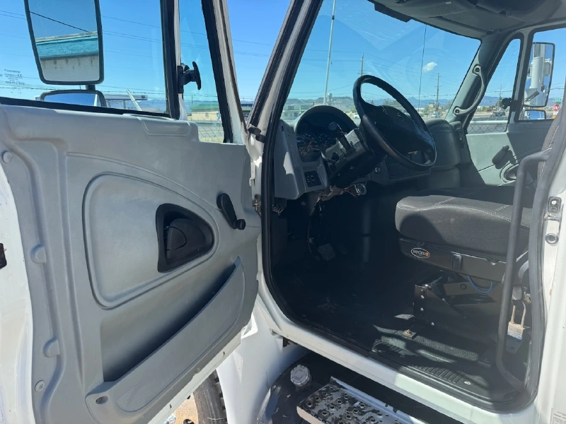 2006 INTERNATIONAL 4300