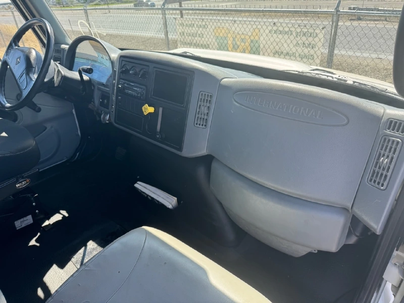 2006 INTERNATIONAL 4300