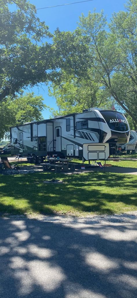 2022 Alliance Rv Valor 40V13 in sherman IL