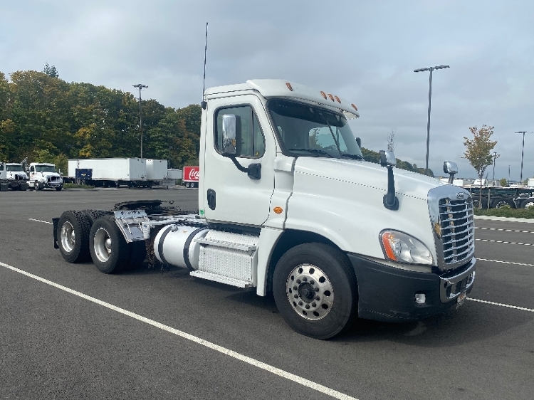 2016 FREIGHTLINER CASCADIA 125 in Everett, WA