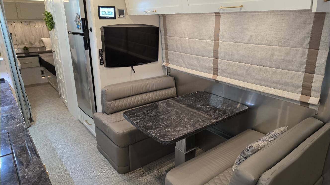 A photo of this 2024 Airstream CLASSIC 30 TWIN