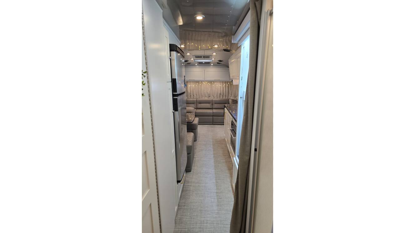 A photo of this 2024 Airstream CLASSIC 30 TWIN