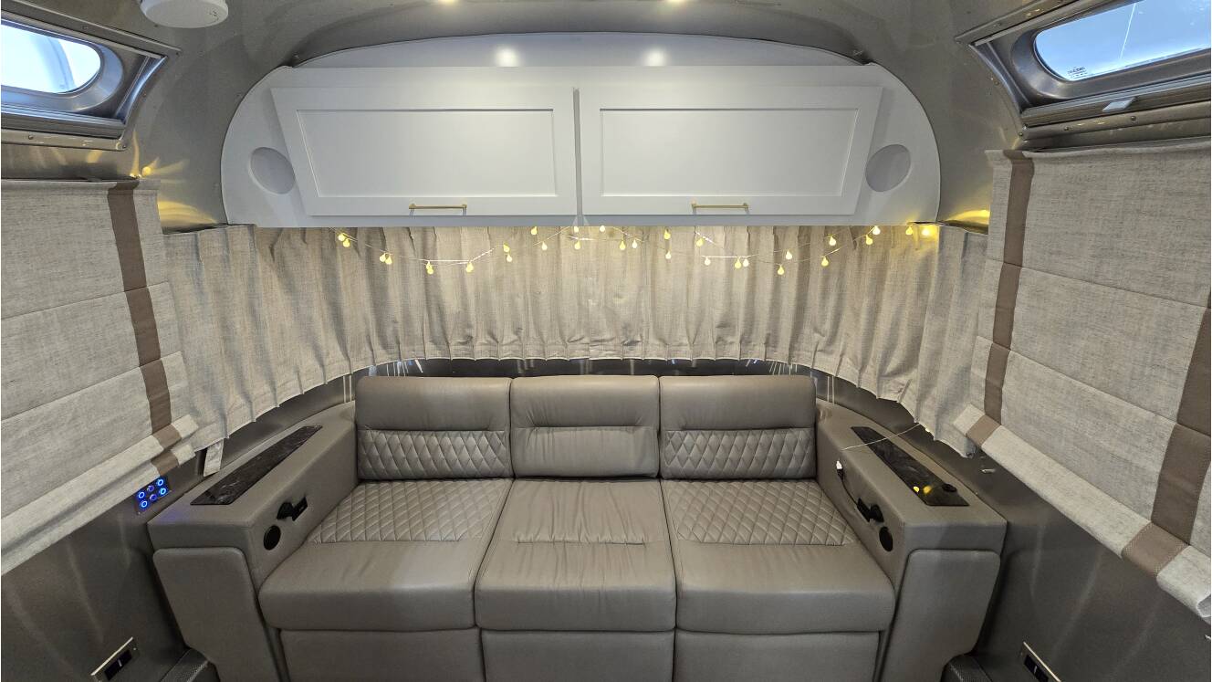 A photo of this 2024 Airstream CLASSIC 30 TWIN