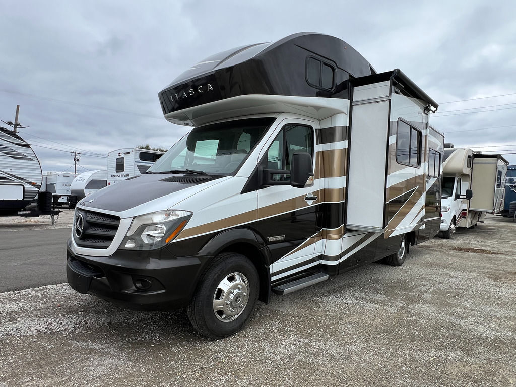 2015 Winnebago Navion 24G in morgan hill CA