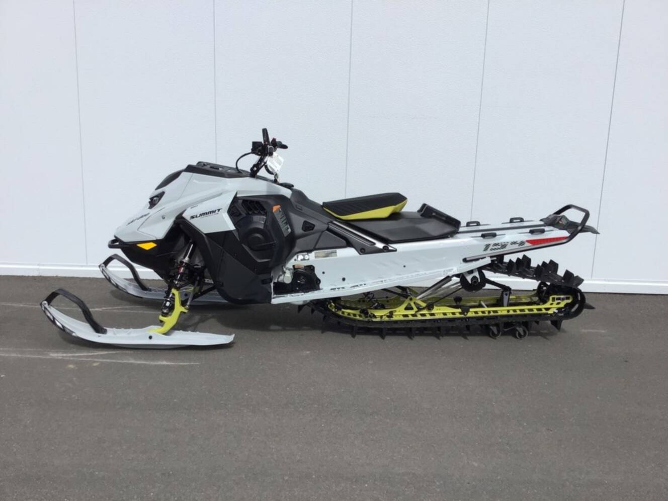 A photo of this 2025 Ski-Doo Summit® Adrenaline® with Edge Package 850 E-TEC 154 S