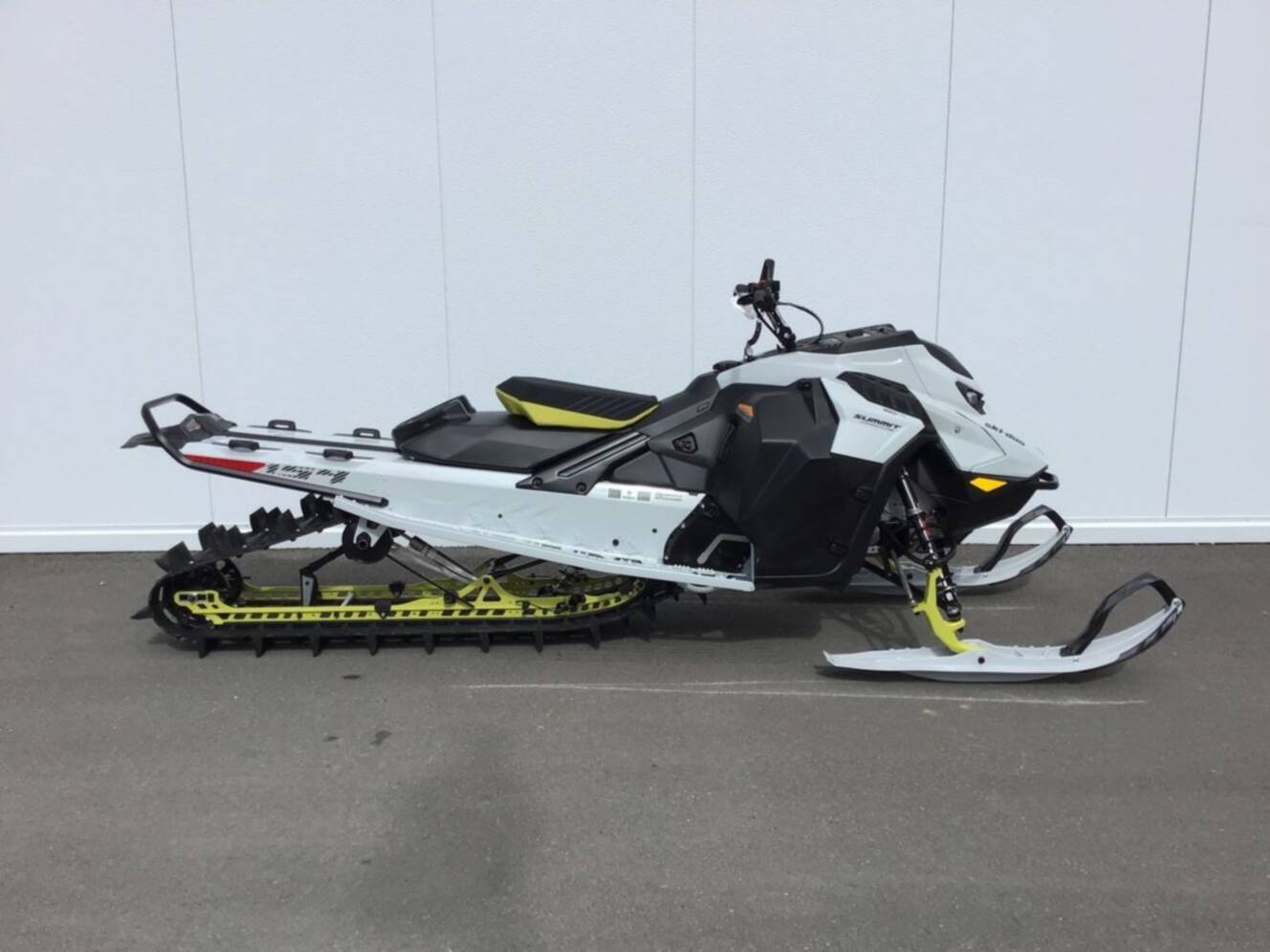 A photo of this 2025 Ski-Doo Summit® Adrenaline® with Edge Package 850 E-TEC 154 S
