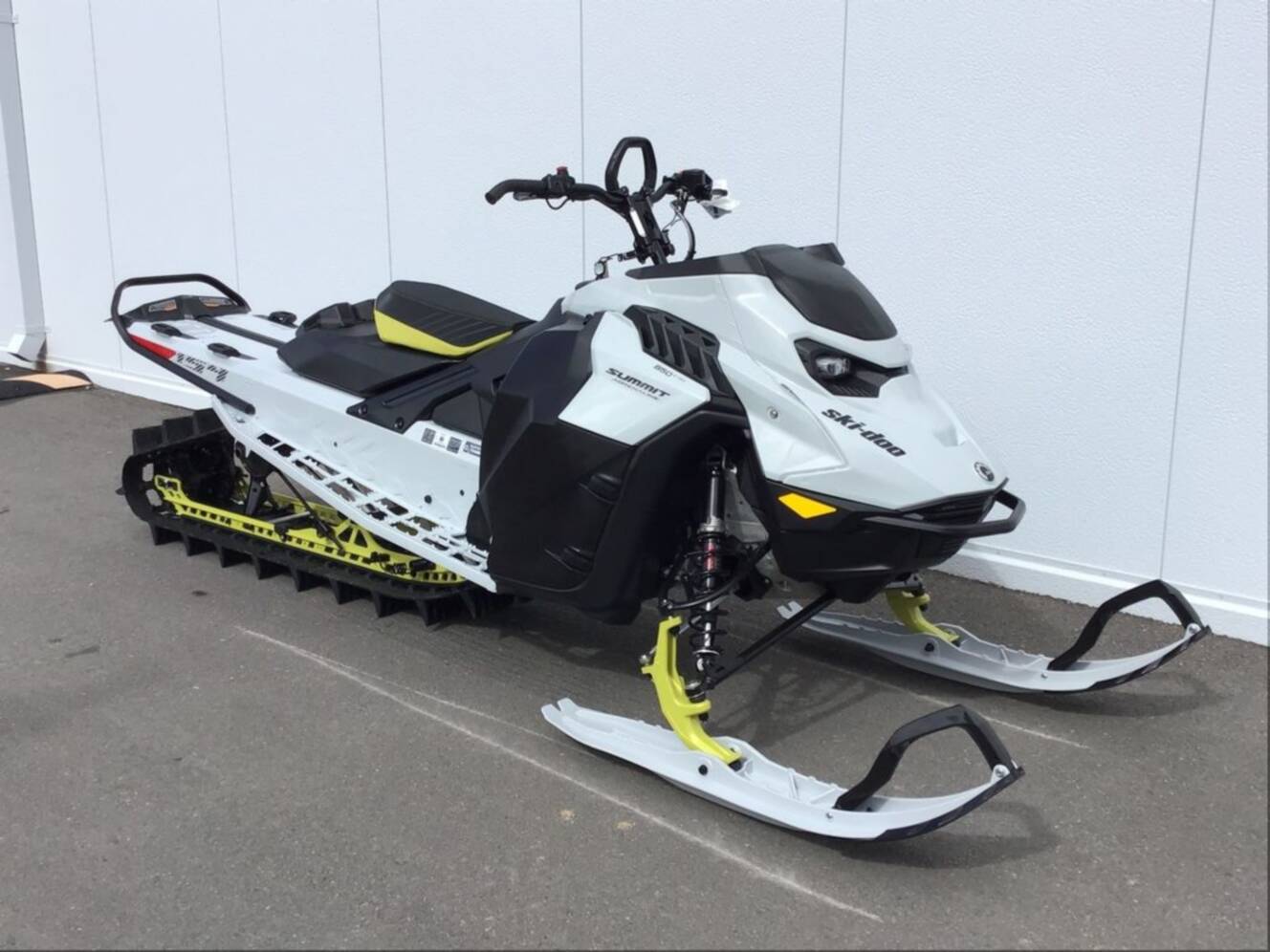 A photo of this 2025 Ski-Doo Summit® Adrenaline® with Edge Package 850 E-TEC 154 S