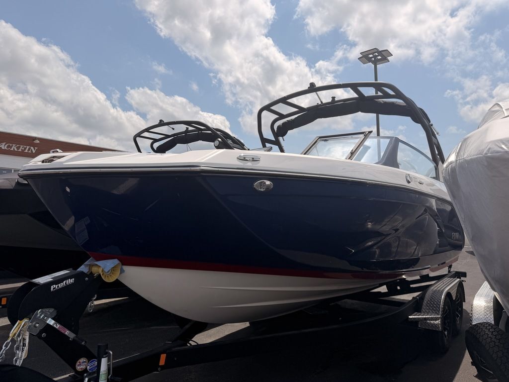 2026 Yamaha Boats 222SE in red wing MN