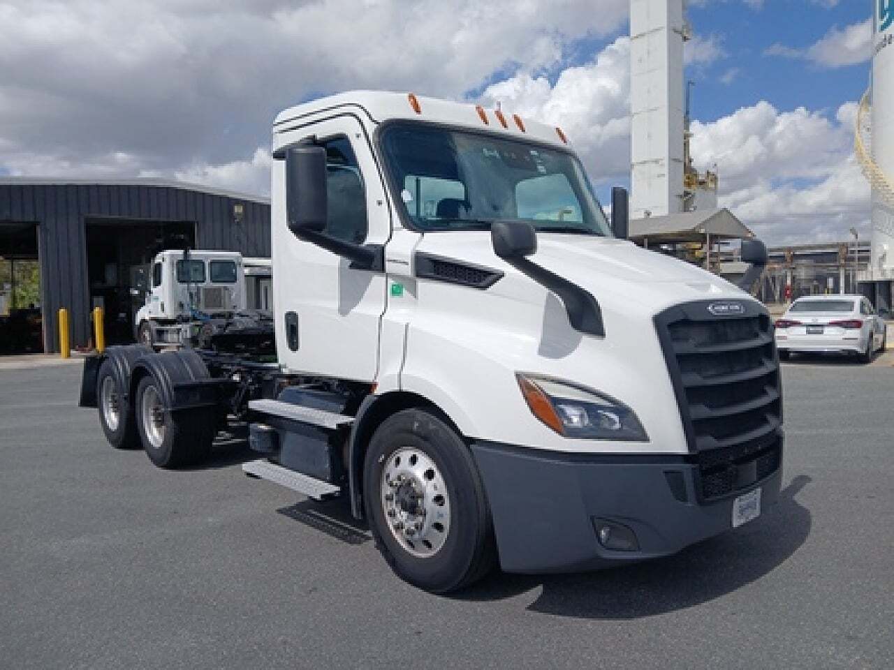 2021 FREIGHTLINER CASCADIA 116 in Bonita Springs, FL