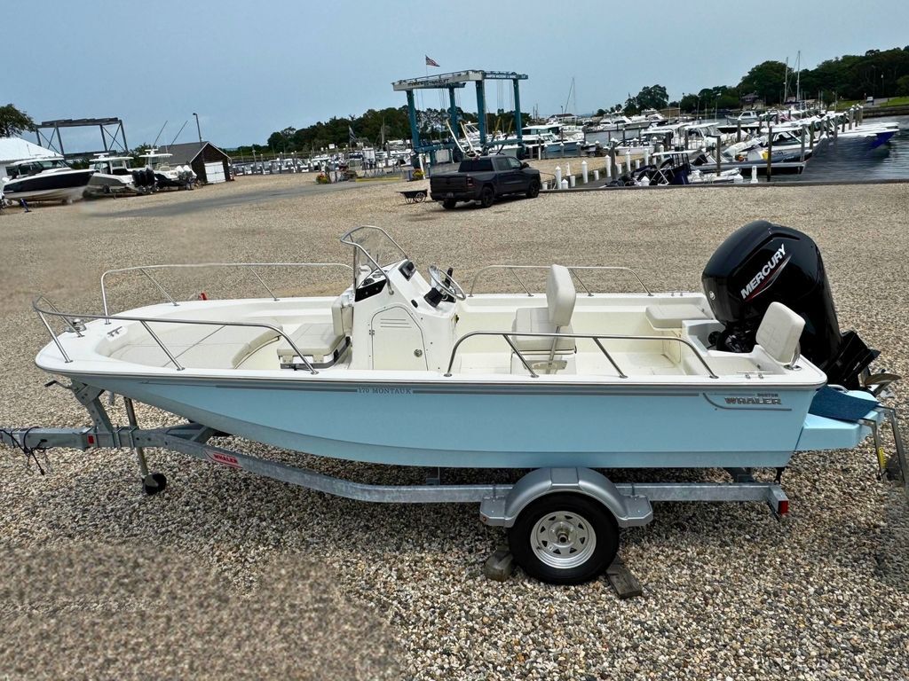 2027 Boston Whaler 170 Montauk in hampton bays NY