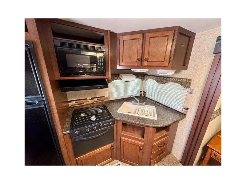 2013 HEARTLAND PROWLER 24PRKS