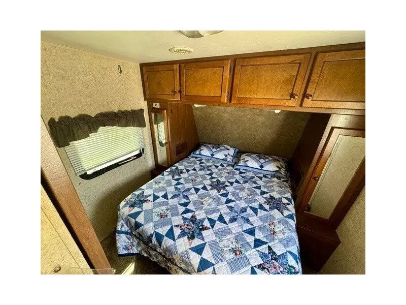 2013 HEARTLAND PROWLER 24PRKS