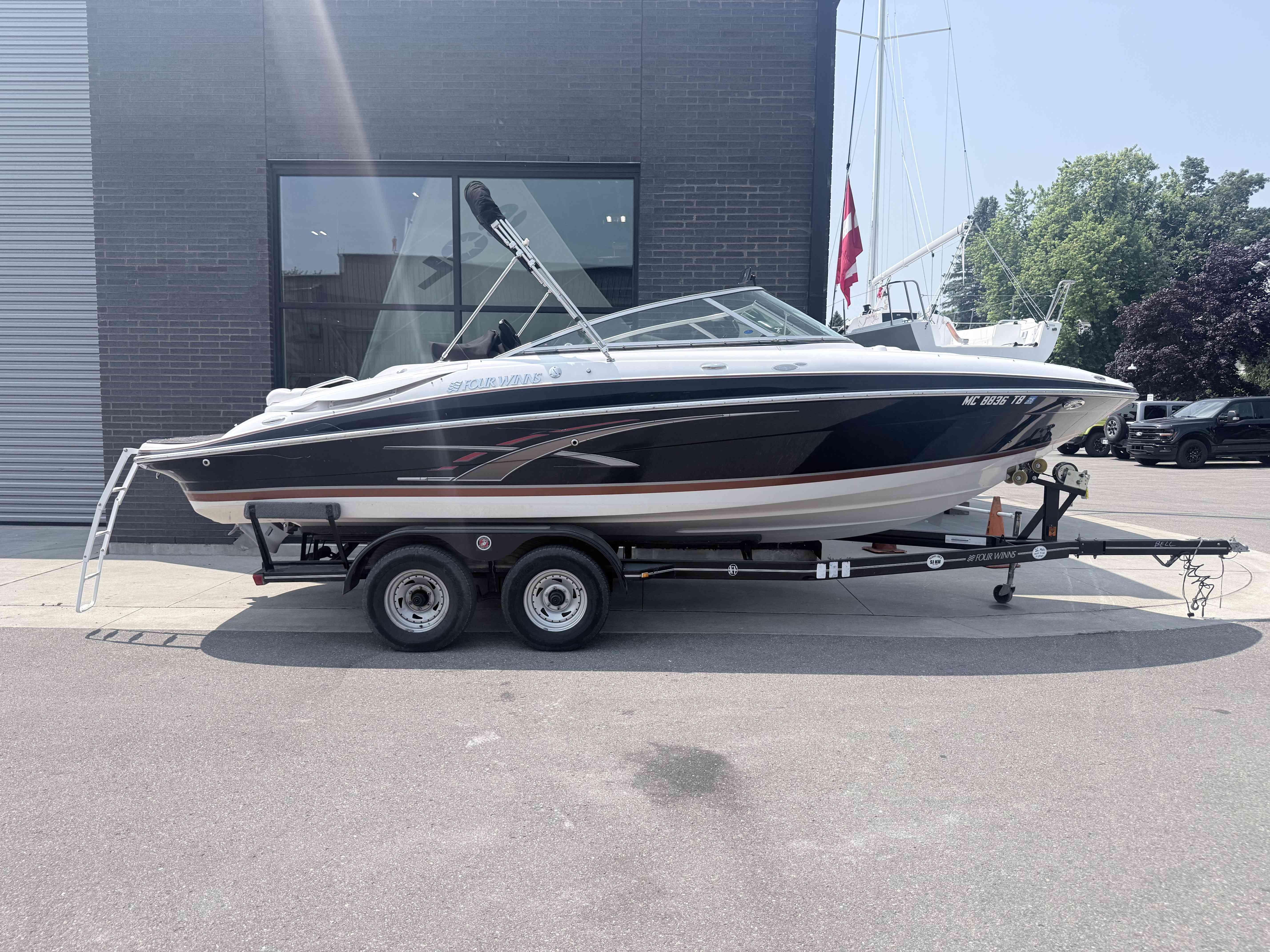 2007 Four Winns 240 HORIZON in harbor springs MI