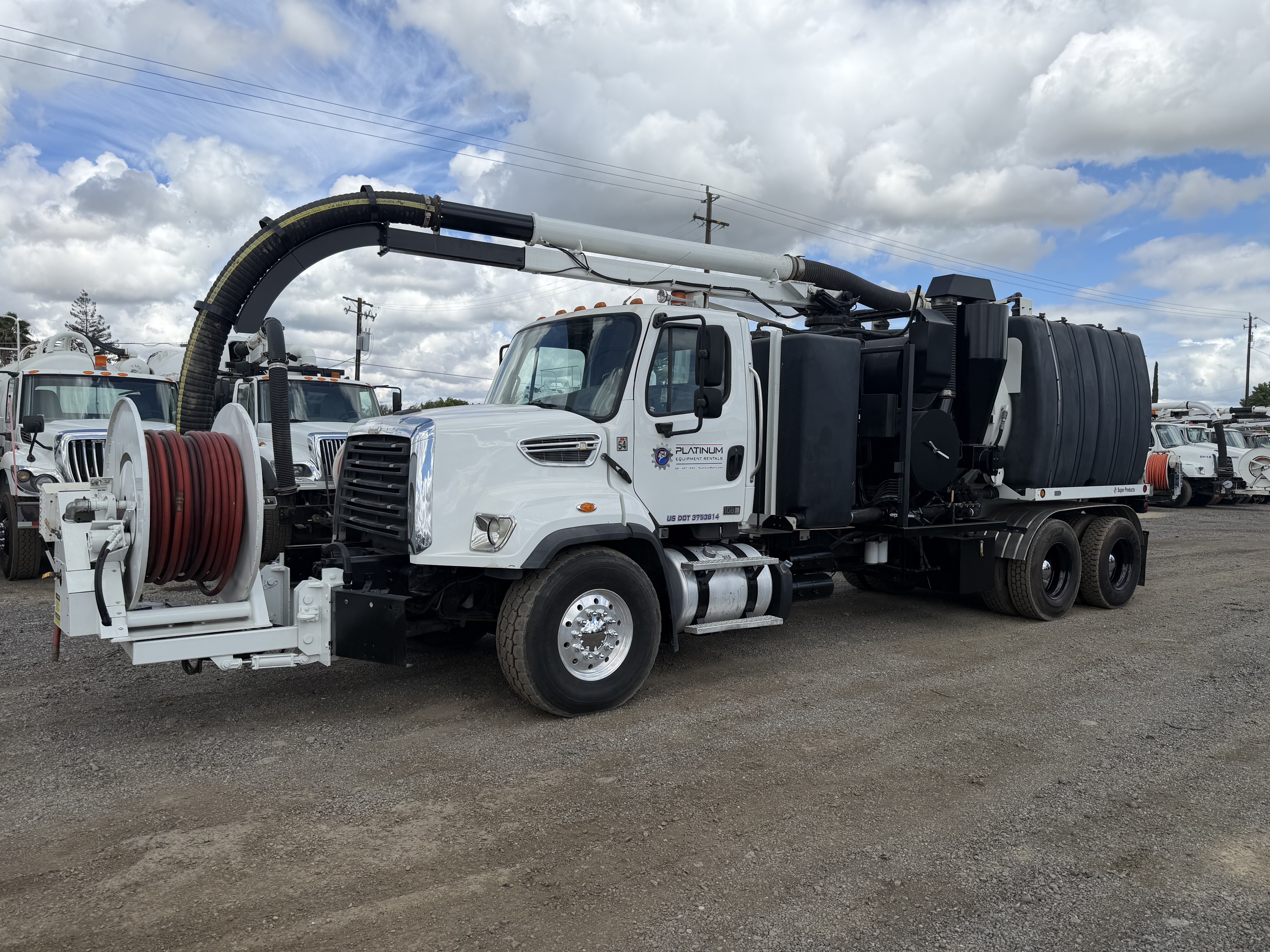 2014 FREIGHTLINER 114sd in Bakersfield, CA